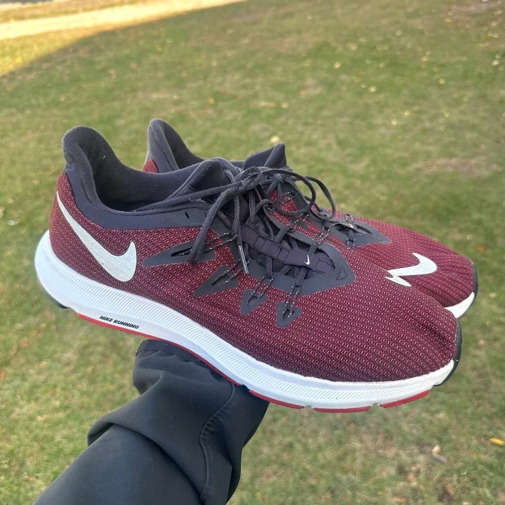 Nike Quest Men's‎ Marathon Running shoes Size 10.5 Burgundy Red